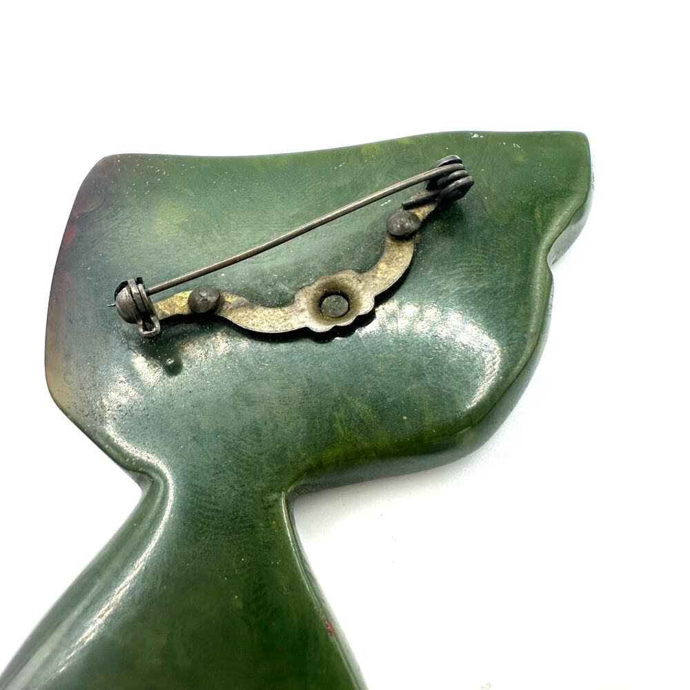 Antique vintage 1930s 1940s carved hand painted green Bakelite fish brooch - Picture 7 of 8